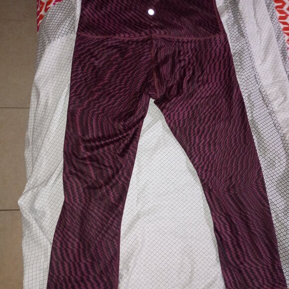 Lululemon Wunder Under Hi-Rise Tight (Full-On Luxtreme) – Warped Wine Black - Picture 4 of 4